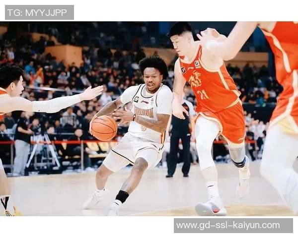 北京首钢季前赛首战失利，内外援尚未融入新帅体系：变革的阵痛还是新希望的前奏？